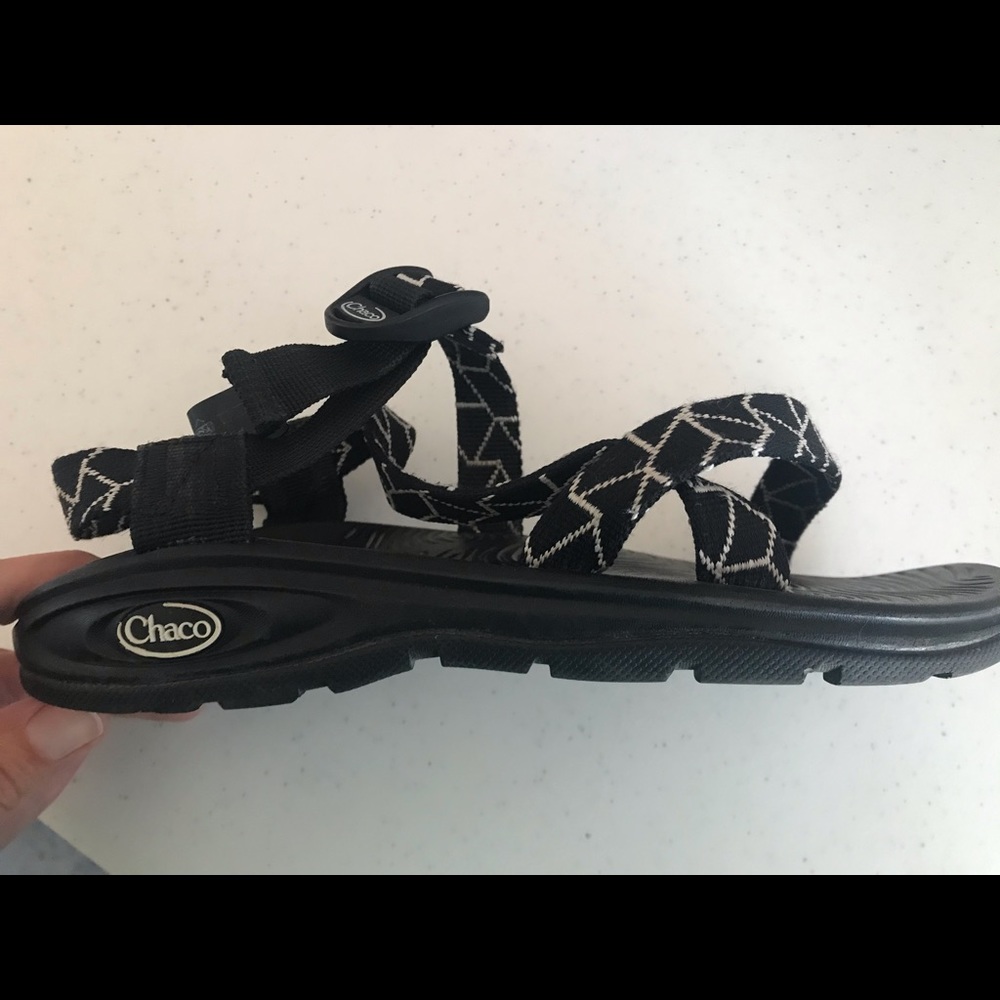 Like new Chacos! Classic black and white!